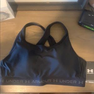 Under armor sports bra. NEVER WORN. 2xl. Black